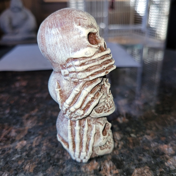 Wise skull tier 4" tall - Picture 2 of 4
